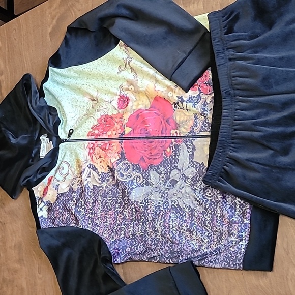 Coldwater Creek Velvety pantsuit Pjs Size: P/M Black Hoodie jacket elastic pants - Picture 2 of 16